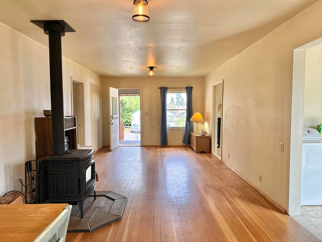 521 N Ramsey St, Tekoa, WA 99033