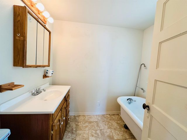 521 N Ramsey St, Tekoa, WA 99033