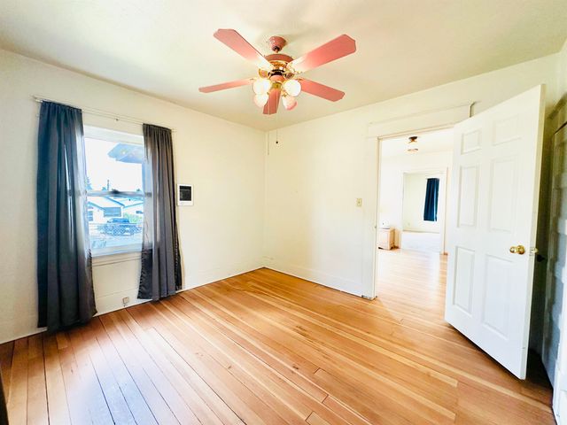 521 N Ramsey St, Tekoa, WA 99033