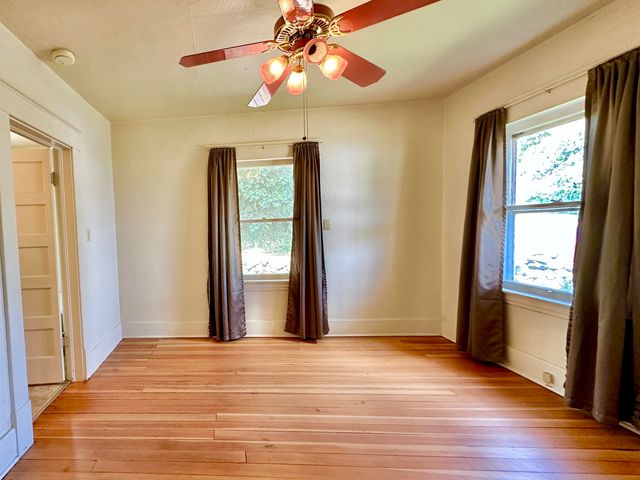 521 N Ramsey St, Tekoa, WA 99033