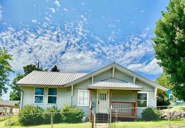 521 N Ramsey St, Tekoa, WA 99033