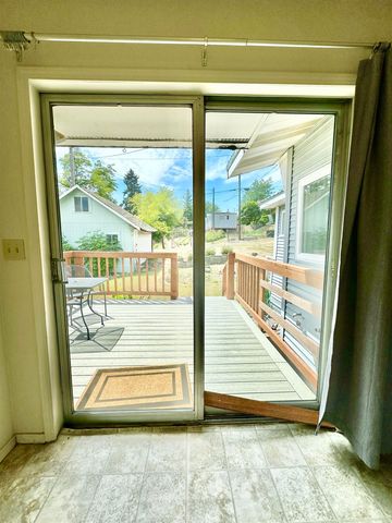 521 N Ramsey St, Tekoa, WA 99033