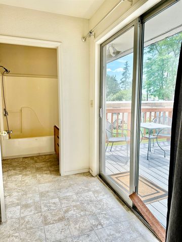 521 N Ramsey St, Tekoa, WA 99033