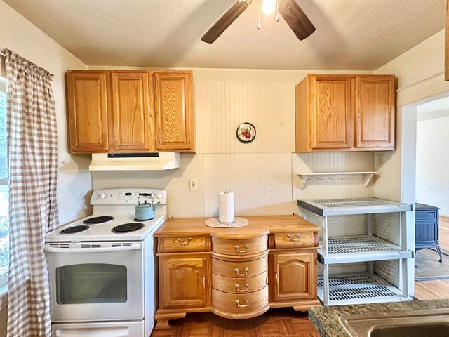 521 N Ramsey St, Tekoa, WA 99033