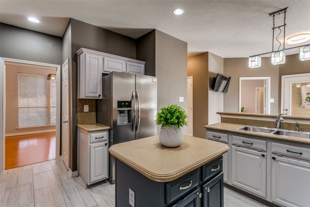 1922 Hidden Trail Drive, Lewisville, TX 75067