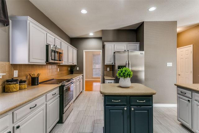 1922 Hidden Trail Drive, Lewisville, TX 75067