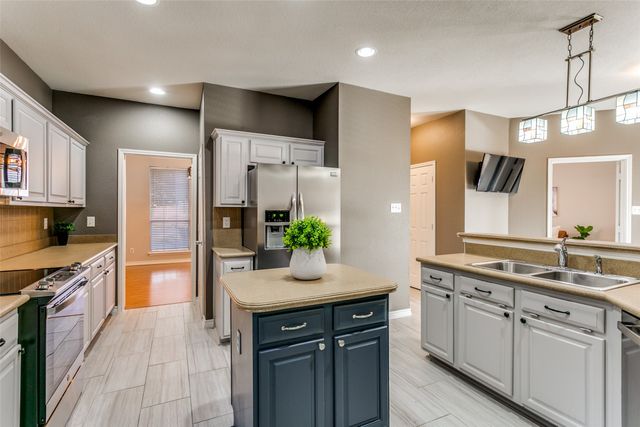 1922 Hidden Trail Drive, Lewisville, TX 75067