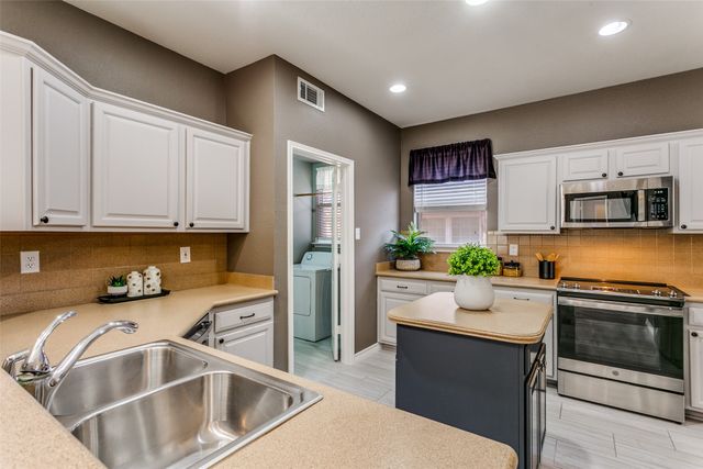 1922 Hidden Trail Drive, Lewisville, TX 75067