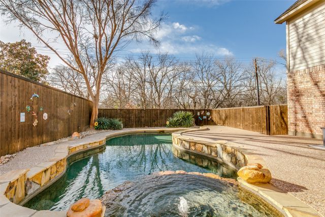 1922 Hidden Trail Drive, Lewisville, TX 75067
