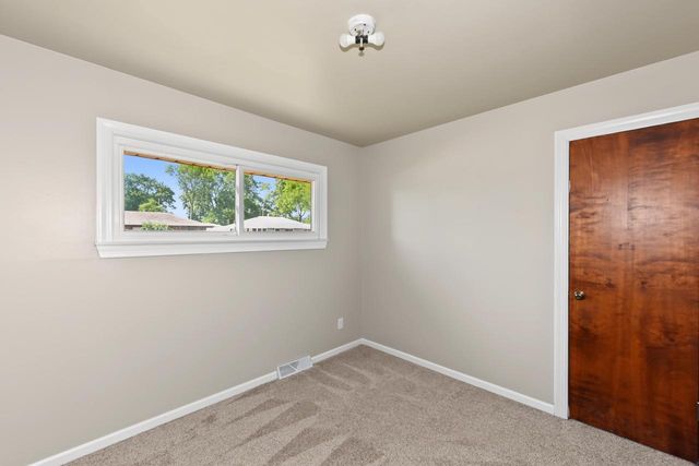 N89W15240 Jefferson AVENUE, Menomonee Falls, WI 53051