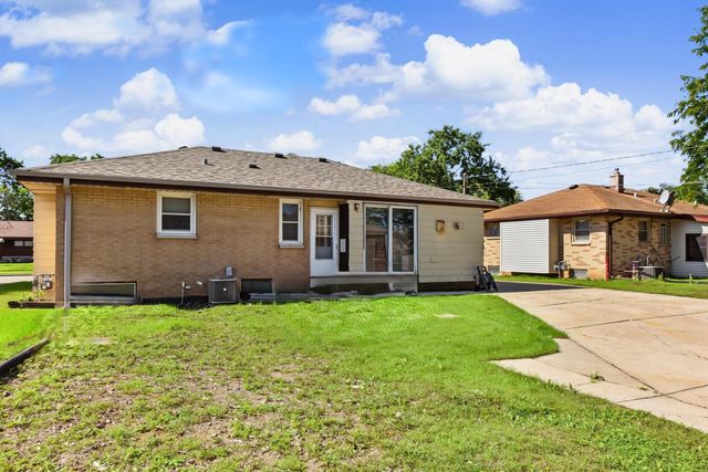 N89W15240 Jefferson AVENUE, Menomonee Falls, WI 53051