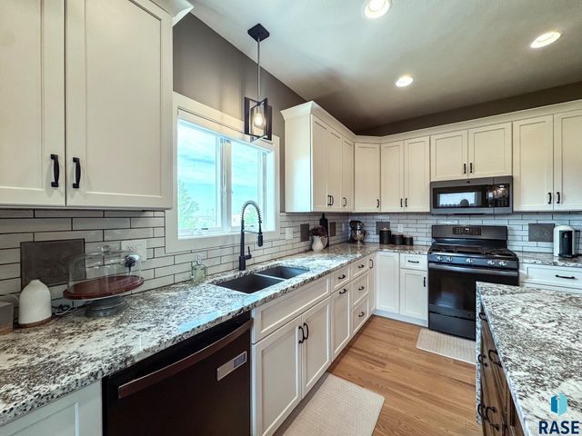 6913 E 37th St Street, Sioux Falls, SD 57110