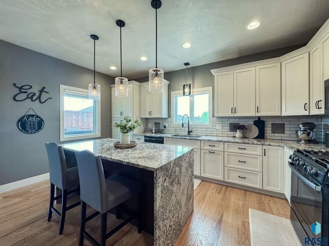6913 E 37th St Street, Sioux Falls, SD 57110
