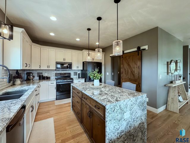 6913 E 37th St Street, Sioux Falls, SD 57110