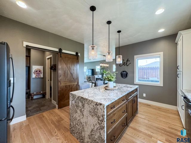 6913 E 37th St Street, Sioux Falls, SD 57110