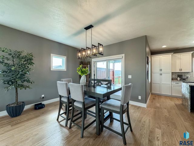 6913 E 37th St Street, Sioux Falls, SD 57110