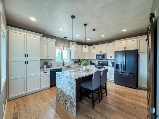 6913 E 37th St Street, Sioux Falls, SD 57110