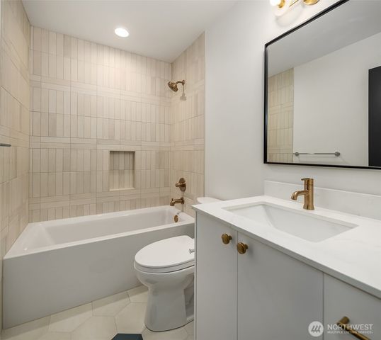 3610 Francis Avenue N, Seattle, WA 98103