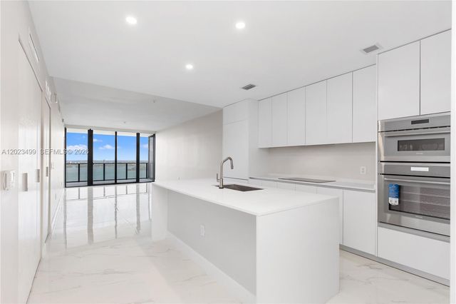 700 NE 24th St 4206, Miami, FL 33137