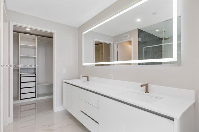 700 NE 24th St 4206, Miami, FL 33137