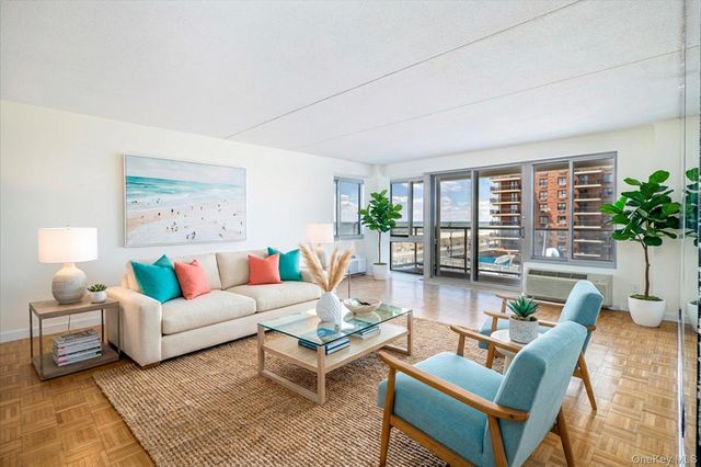 170 W Broadway 4H, Long Beach, NY 11561