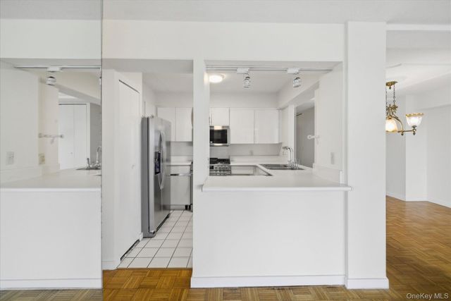 170 W Broadway 4H, Long Beach, NY 11561