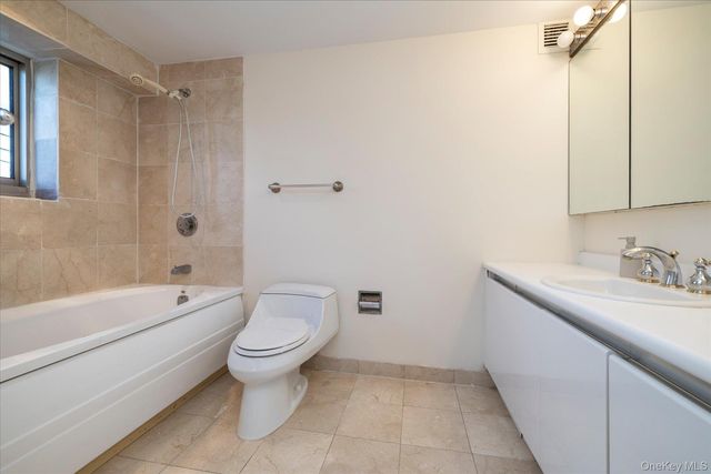 170 W Broadway 4H, Long Beach, NY 11561