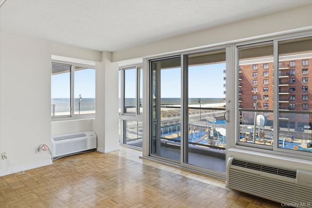 170 W Broadway 4H, Long Beach, NY 11561