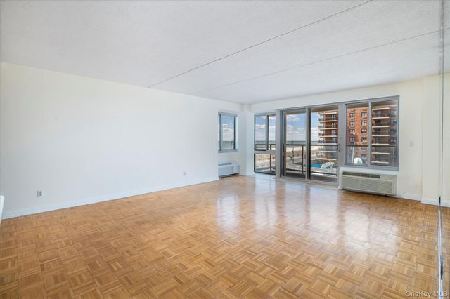 170 W Broadway 4H, Long Beach, NY 11561
