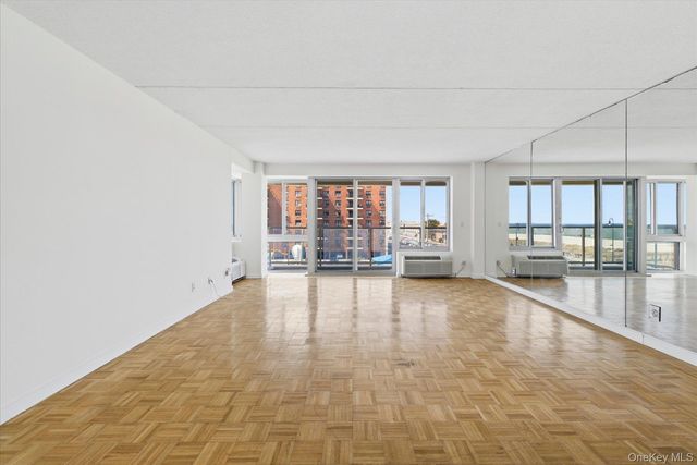 170 W Broadway 4H, Long Beach, NY 11561