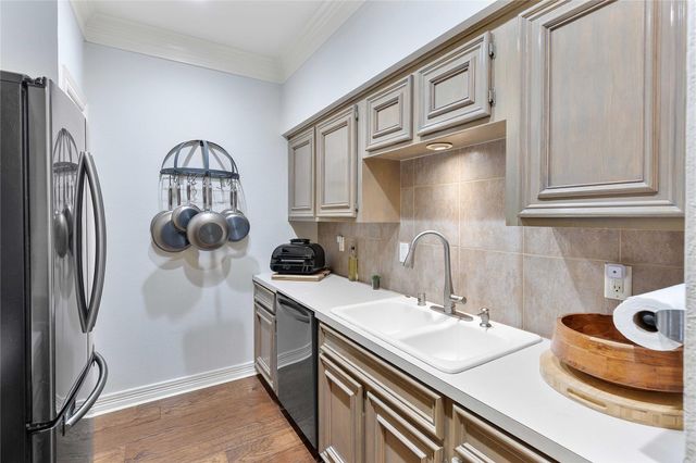 4001 Tanglewilde Street 1103, Houston, TX 77063