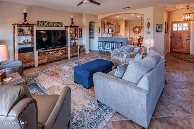 1329 N Birds Nest Road, Green Valley, AZ 85614