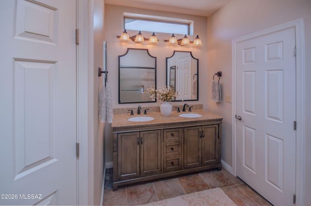 1329 N Birds Nest Road, Green Valley, AZ 85614