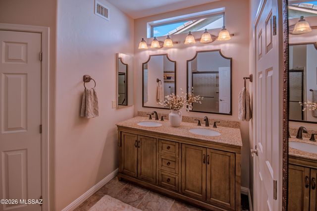 1329 N Birds Nest Road, Green Valley, AZ 85614