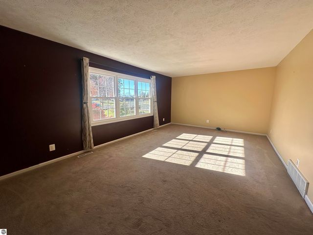 8398 W Whispering Pines, Lake City, MI 49651