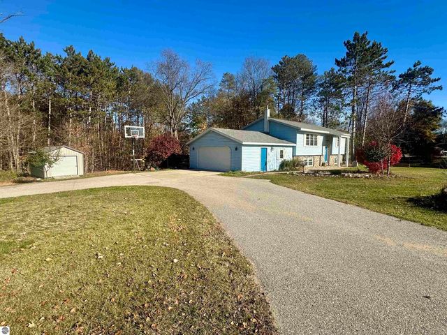 8398 W Whispering Pines, Lake City, MI 49651