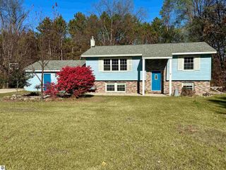 8398 W Whispering Pines, Lake City, MI 49651