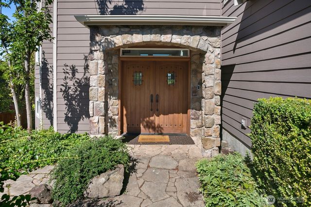 3021 70th Avenue SE, Mercer Island, WA 98040