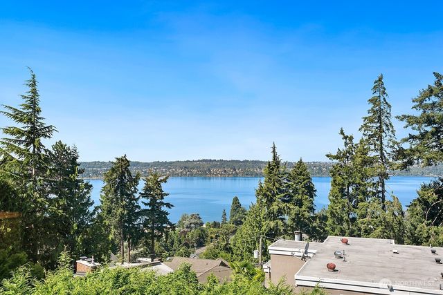 3021 70th Avenue SE, Mercer Island, WA 98040