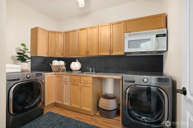 3021 70th Avenue SE, Mercer Island, WA 98040