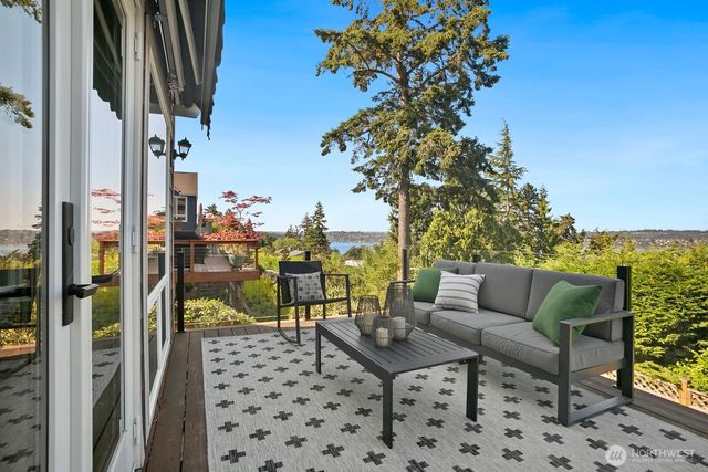 3021 70th Avenue SE, Mercer Island, WA 98040