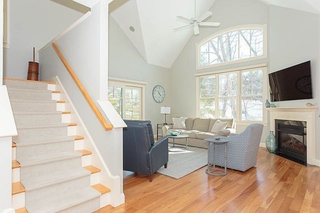 20 White Oaks Lane 20, Reading, MA 01867