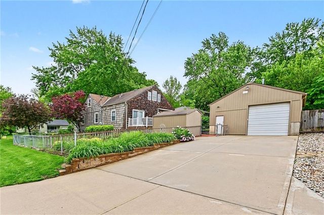7800 Hardy Street, Overland Park, KS 66204