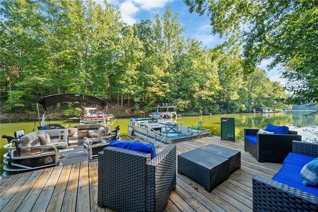 724 Lakeshore Drive, Berkeley Lake, GA 30096