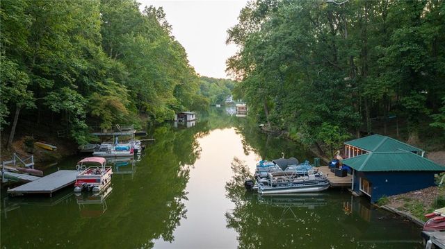 724 Lakeshore Drive, Berkeley Lake, GA 30096