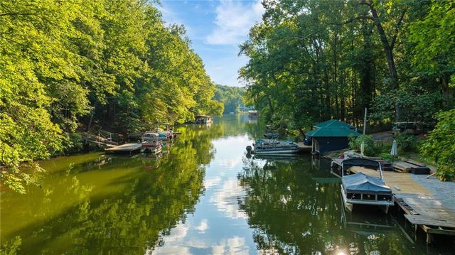 724 Lakeshore Drive, Berkeley Lake, GA 30096