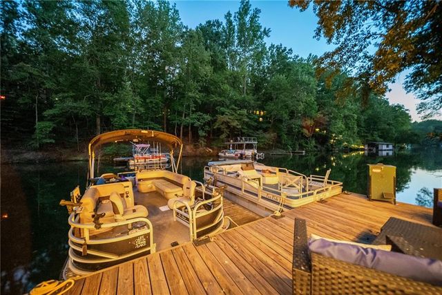 724 Lakeshore Drive, Berkeley Lake, GA 30096