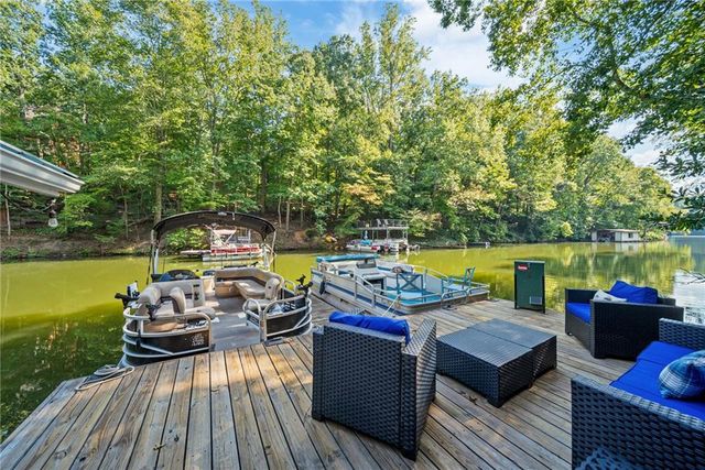 724 Lakeshore Drive, Berkeley Lake, GA 30096