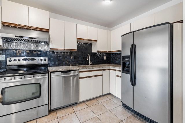 12808 Colony DRIVE, Mequon, WI 53097