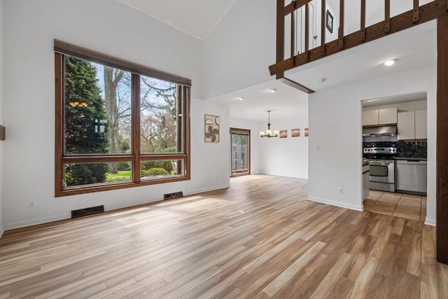 12808 Colony DRIVE, Mequon, WI 53097